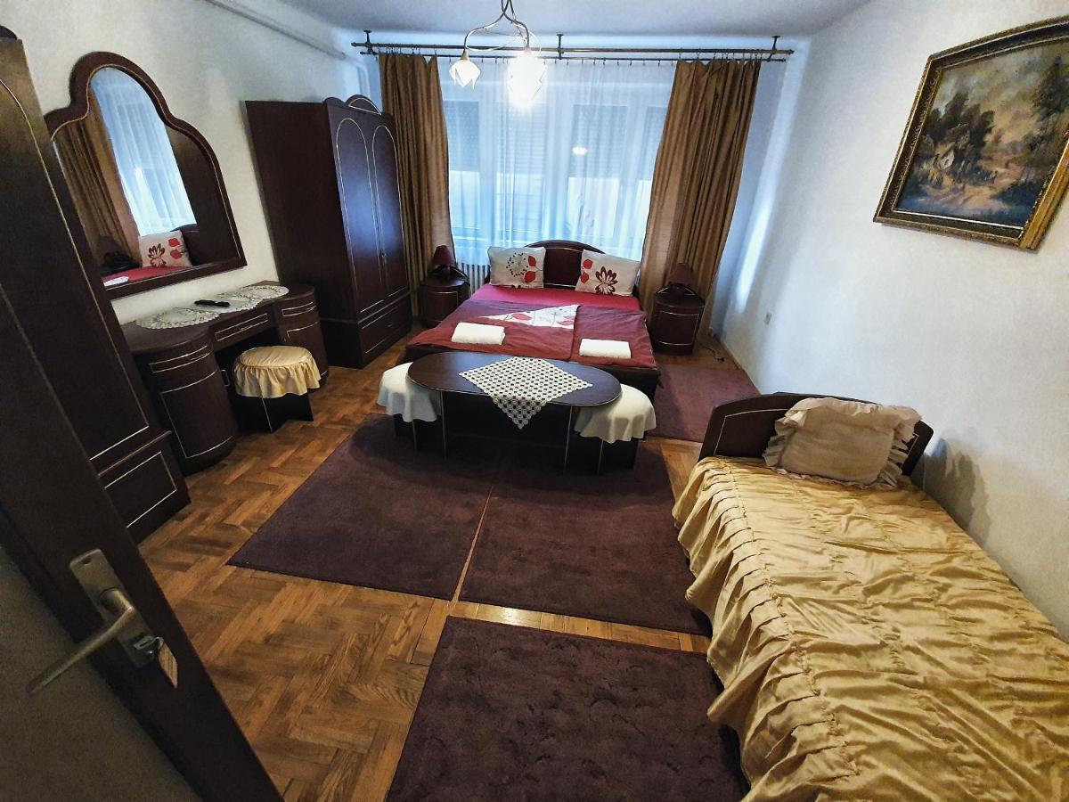 Bed and Breakfast Napsugar Panzio Ньирбатор Экстерьер фото